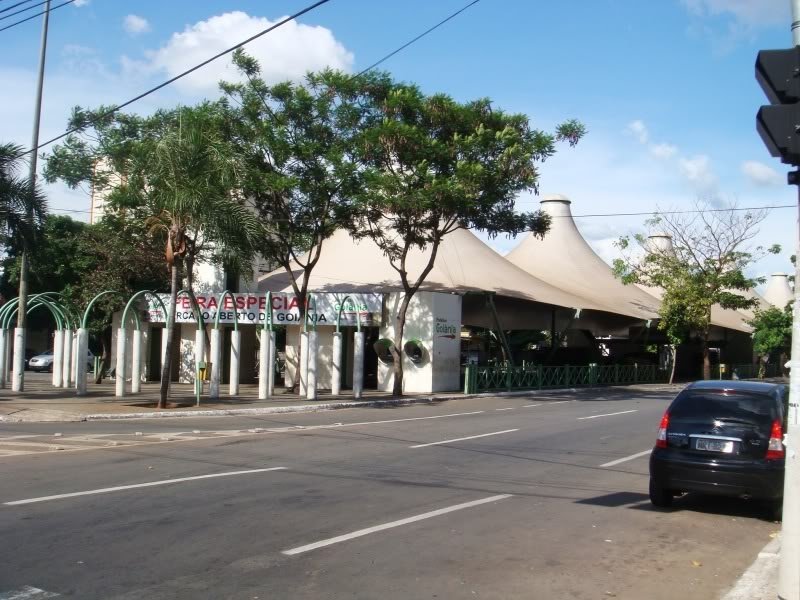 Mulher dá a luz em banheiro do Mercado Aberto de Goiânia