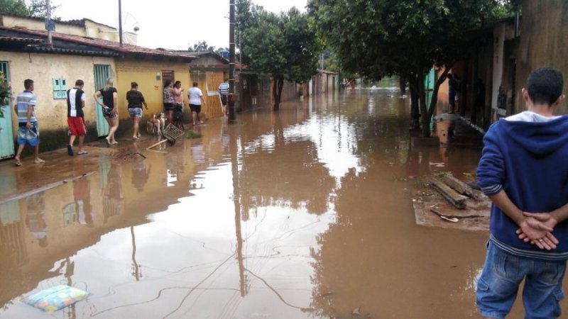 Chuva deixa 700 desalojados em Goiânia